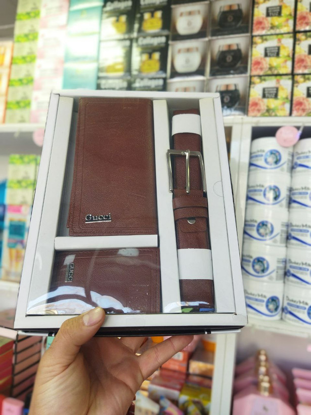 ست کادویی مردانه حاوی کیف پول و کیف کارت بانکی و کمربند